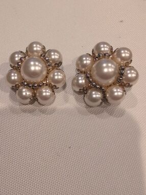 Pearl Flower Cluster Stud Earrings - White Pearls
